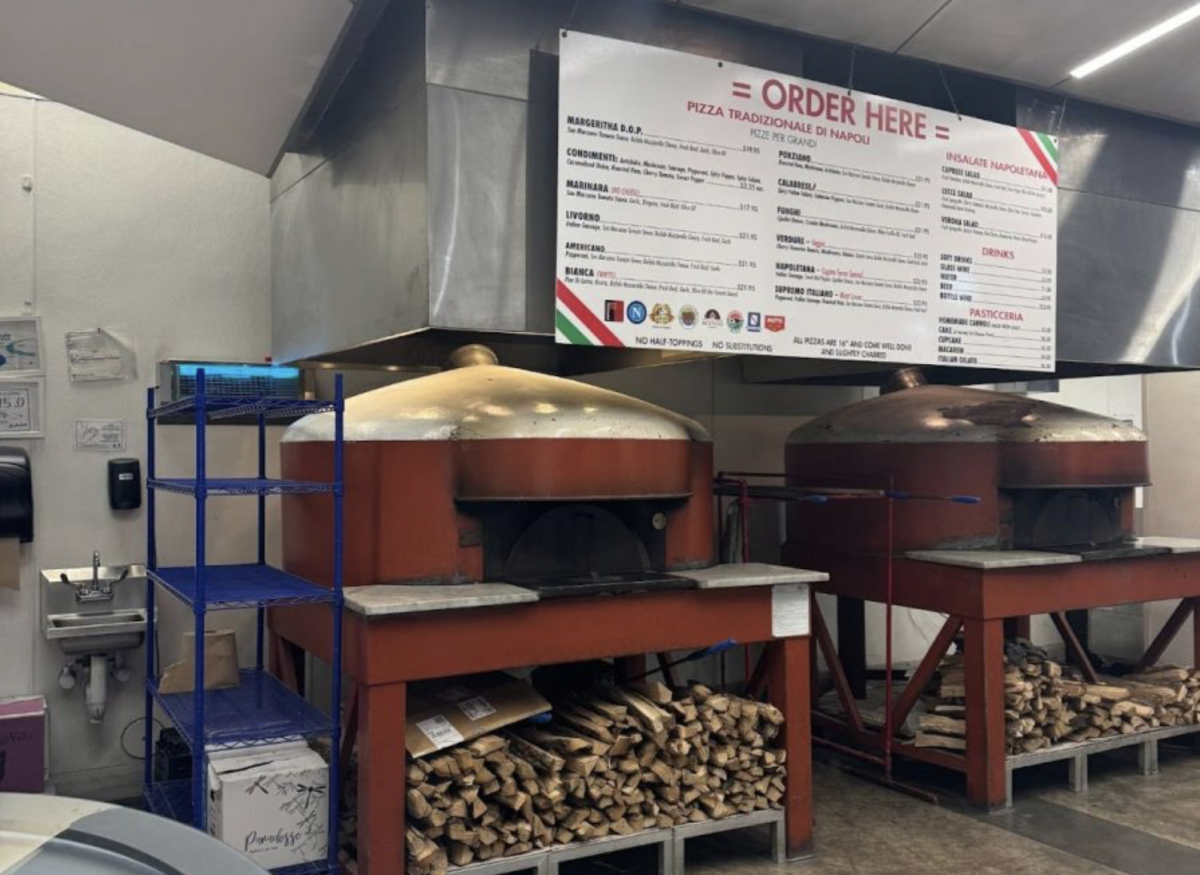 The ordering window at Cugino Forno 